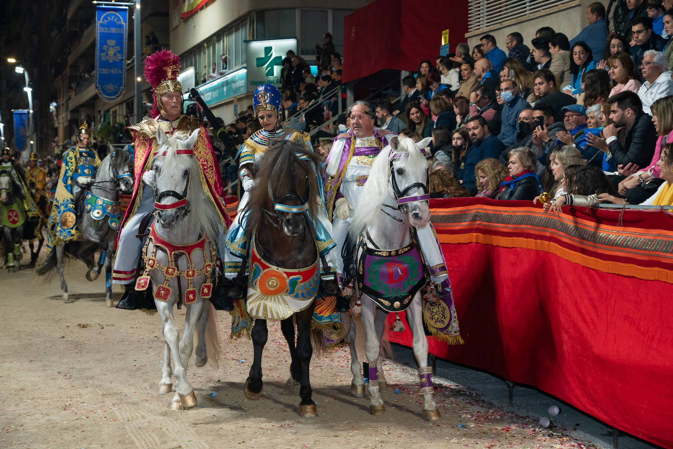 Fotos: Desfile bíblico-pasional del Viernes Santo en Lorca
