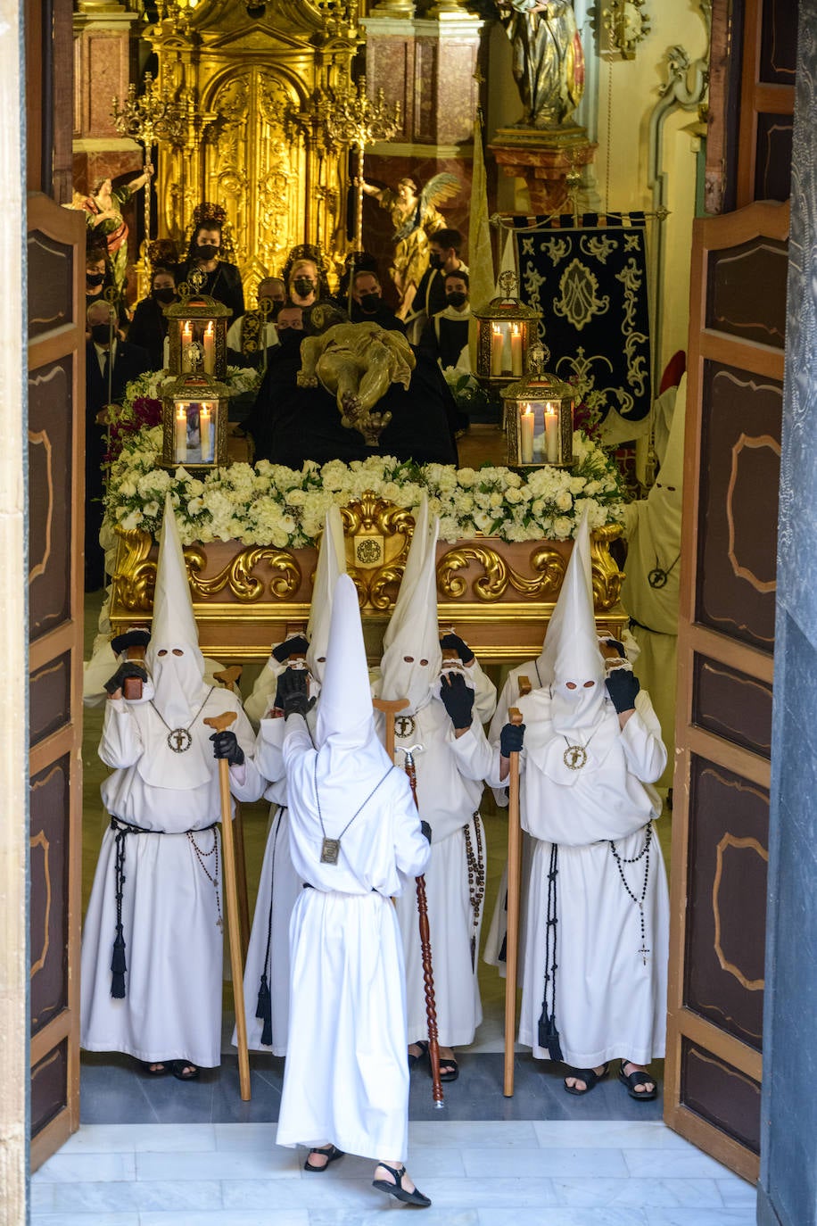 Fotos: La procesión del Yacente de Sábado Santo en Murcia, en imágenes