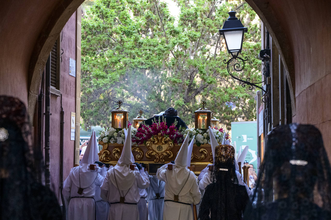 Fotos: La procesión del Yacente de Sábado Santo en Murcia, en imágenes