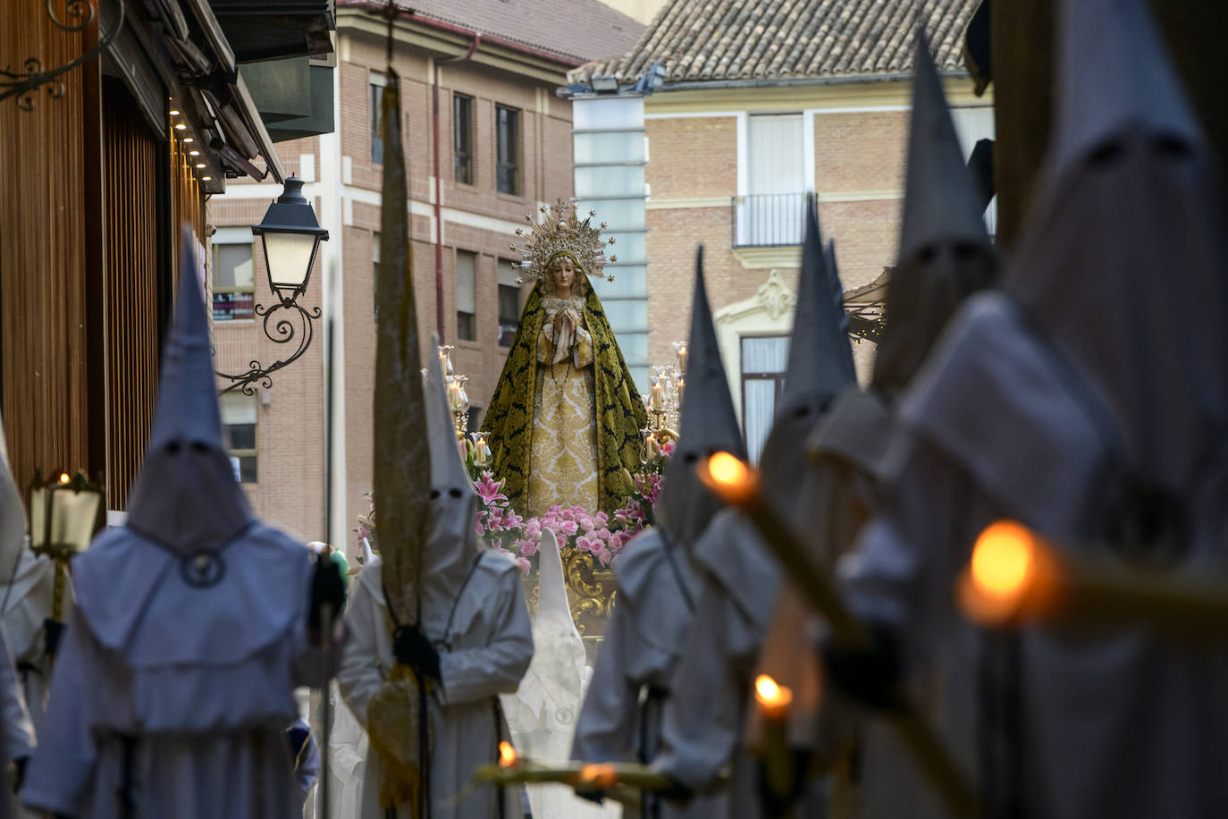 Fotos: La procesión del Yacente de Sábado Santo en Murcia, en imágenes