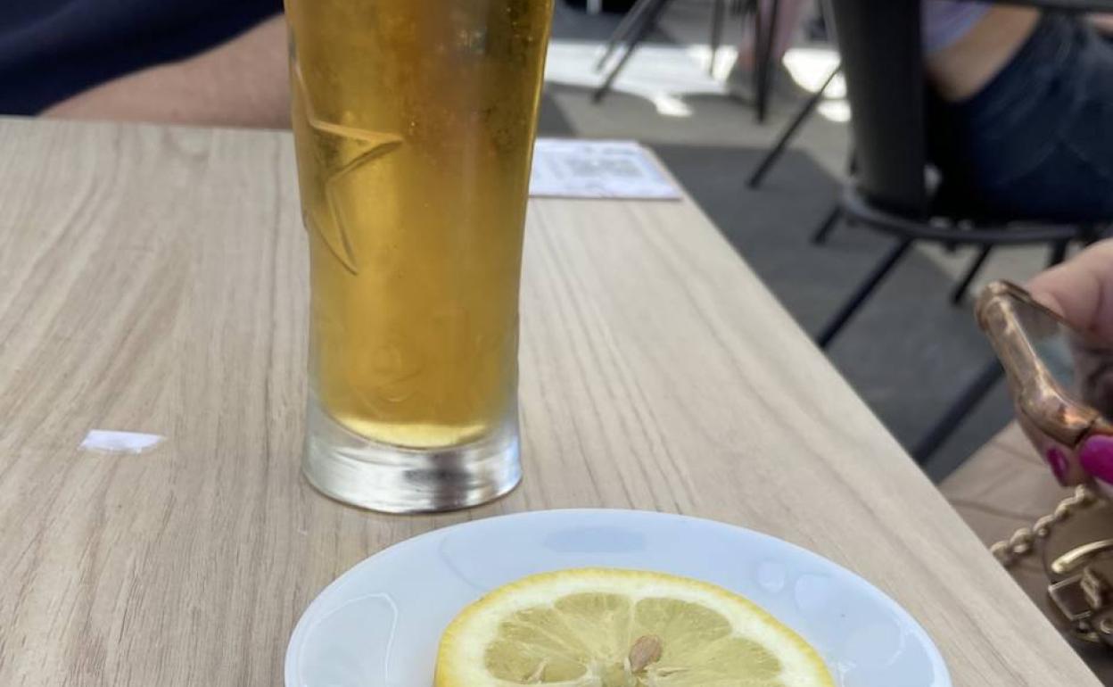 La cerveza con el limón servida en Portugal. 