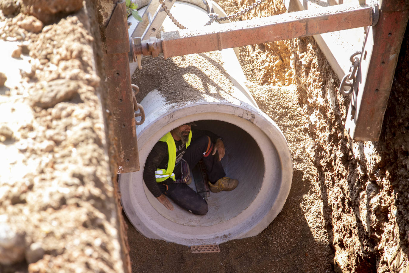 Fotos: Comunidad y Adif frenan en el Llano del Beal la eliminación de los vertidos mineros