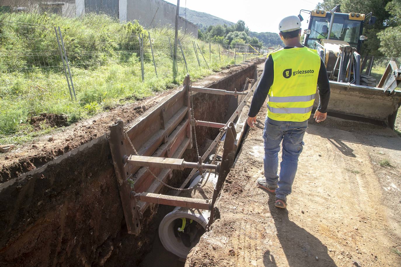 Fotos: Comunidad y Adif frenan en el Llano del Beal la eliminación de los vertidos mineros