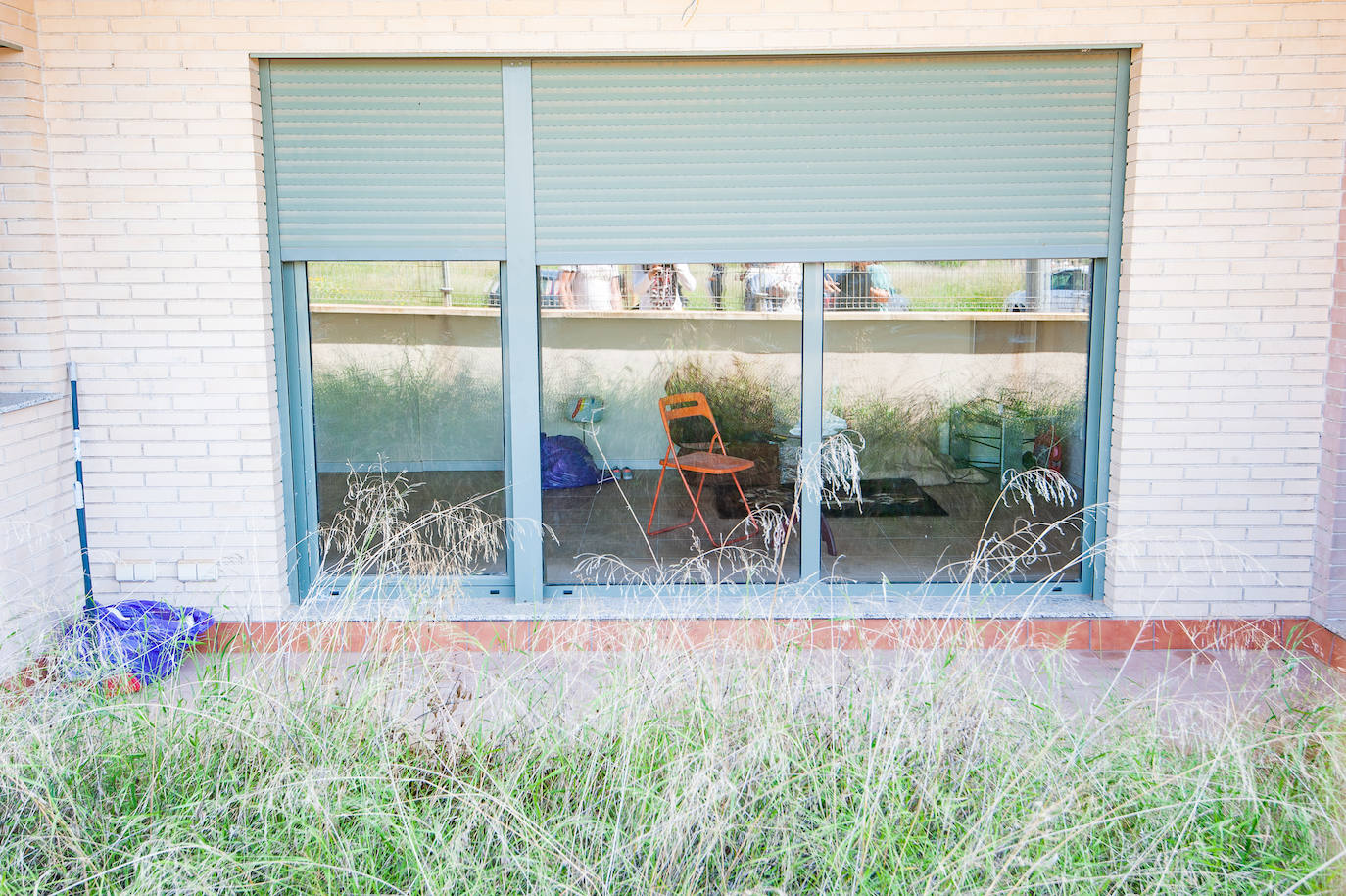 Fotos: Vecinos de Sangonera vigilan un edificio abandonado para evitar que lo okupen