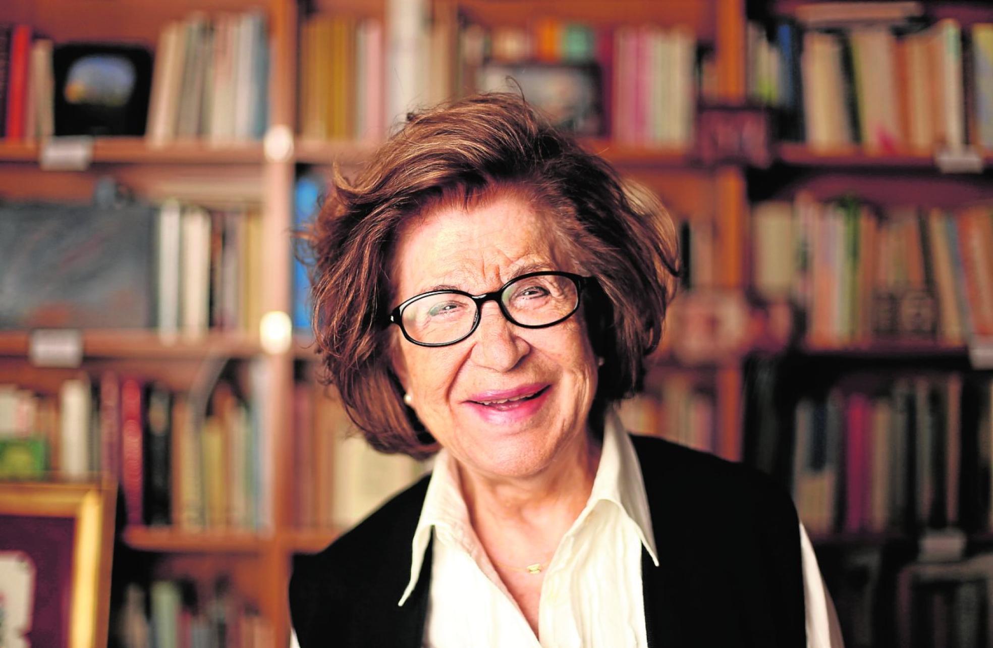 La escritora Dionisia García, en su casa de Murcia. 