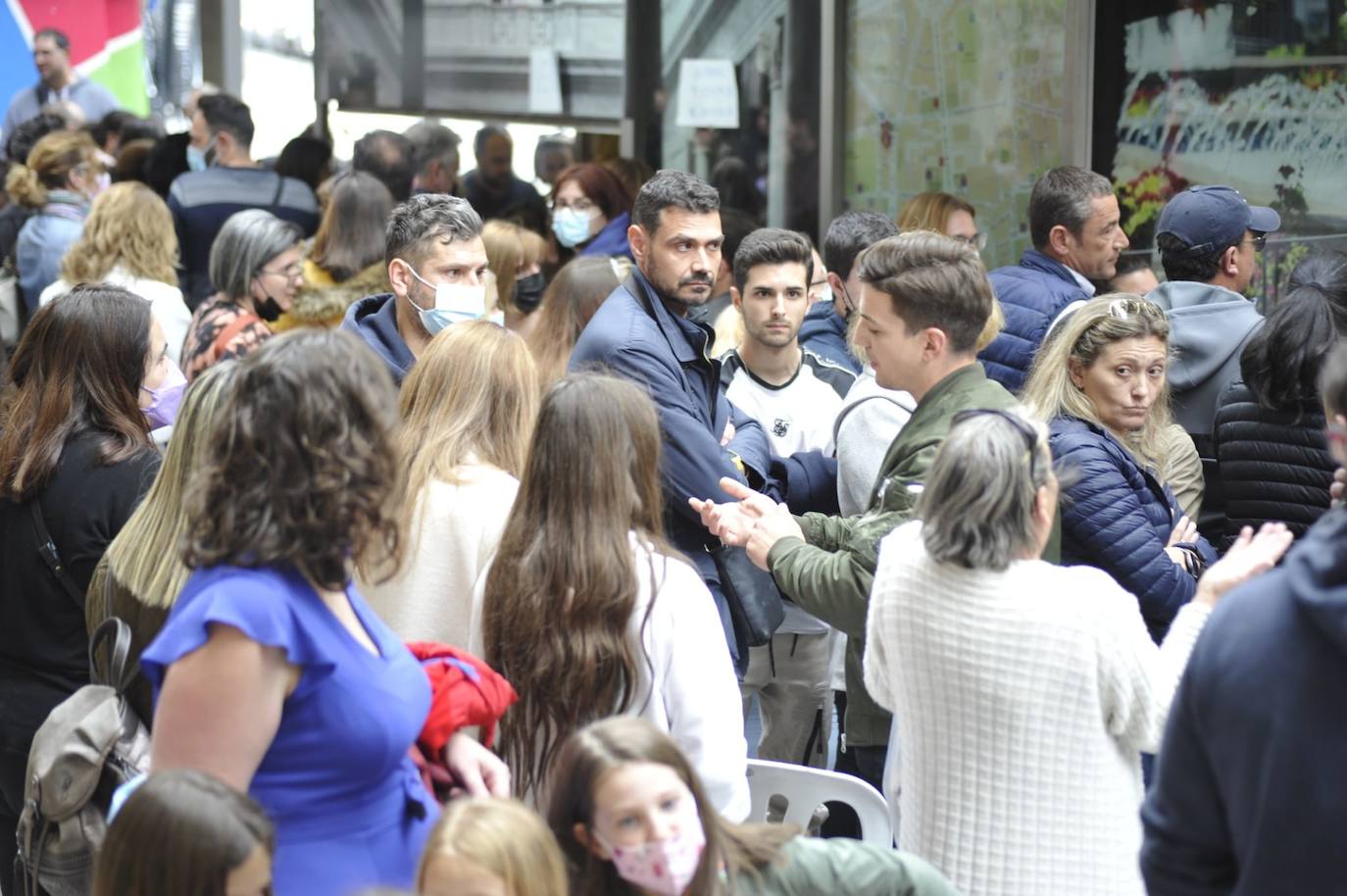 Fotos: Indignación por los problemas en la venta de sillas para el Entierro de la Sardina