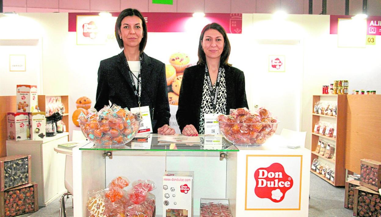 María y Carmen Cutillas, en el expositor de Don Dulce en Alimentaria. 