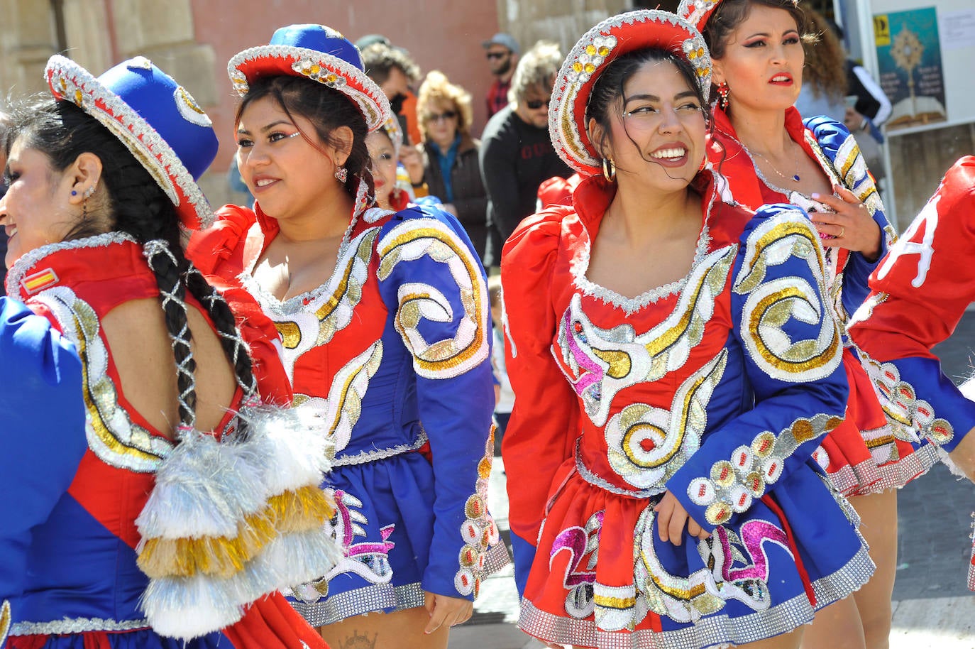 Fotos: El pasacalles de los grupos sardineros, en imágenes