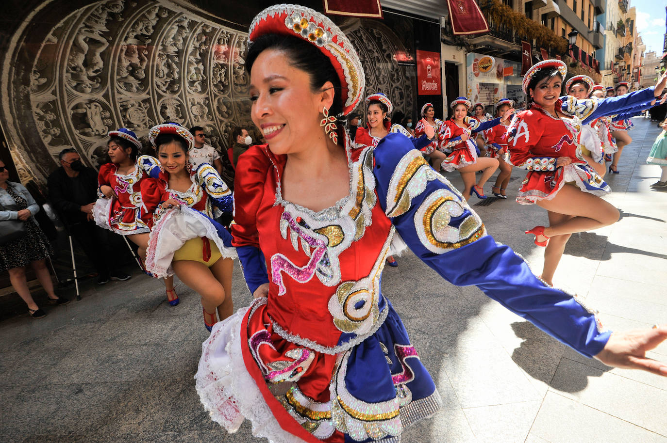 Fotos: El pasacalles de los grupos sardineros, en imágenes