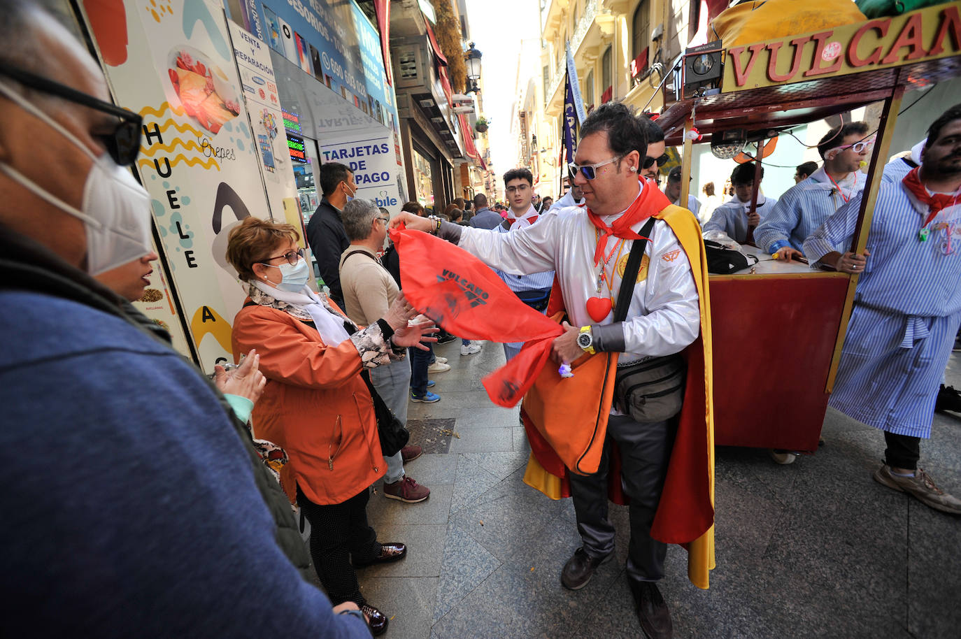 Fotos: El pasacalles de los grupos sardineros, en imágenes