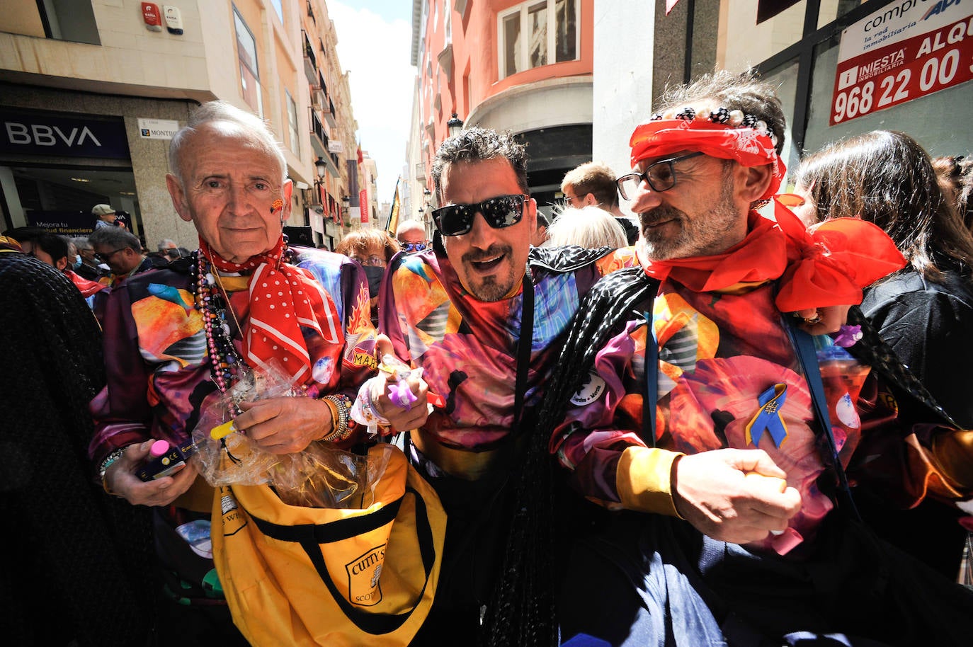 Fotos: El pasacalles de los grupos sardineros, en imágenes