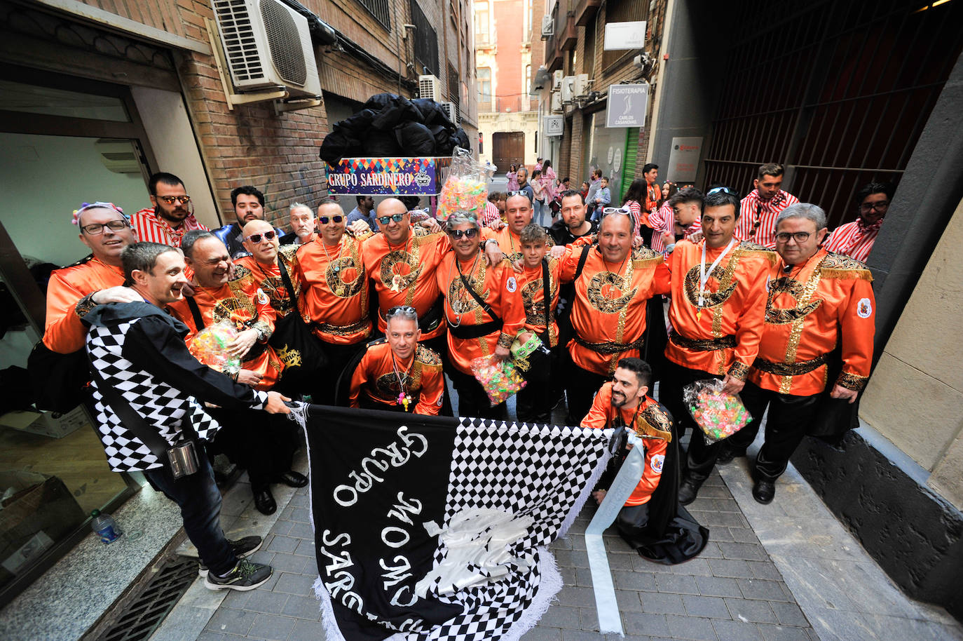 Fotos: El pasacalles de los grupos sardineros, en imágenes