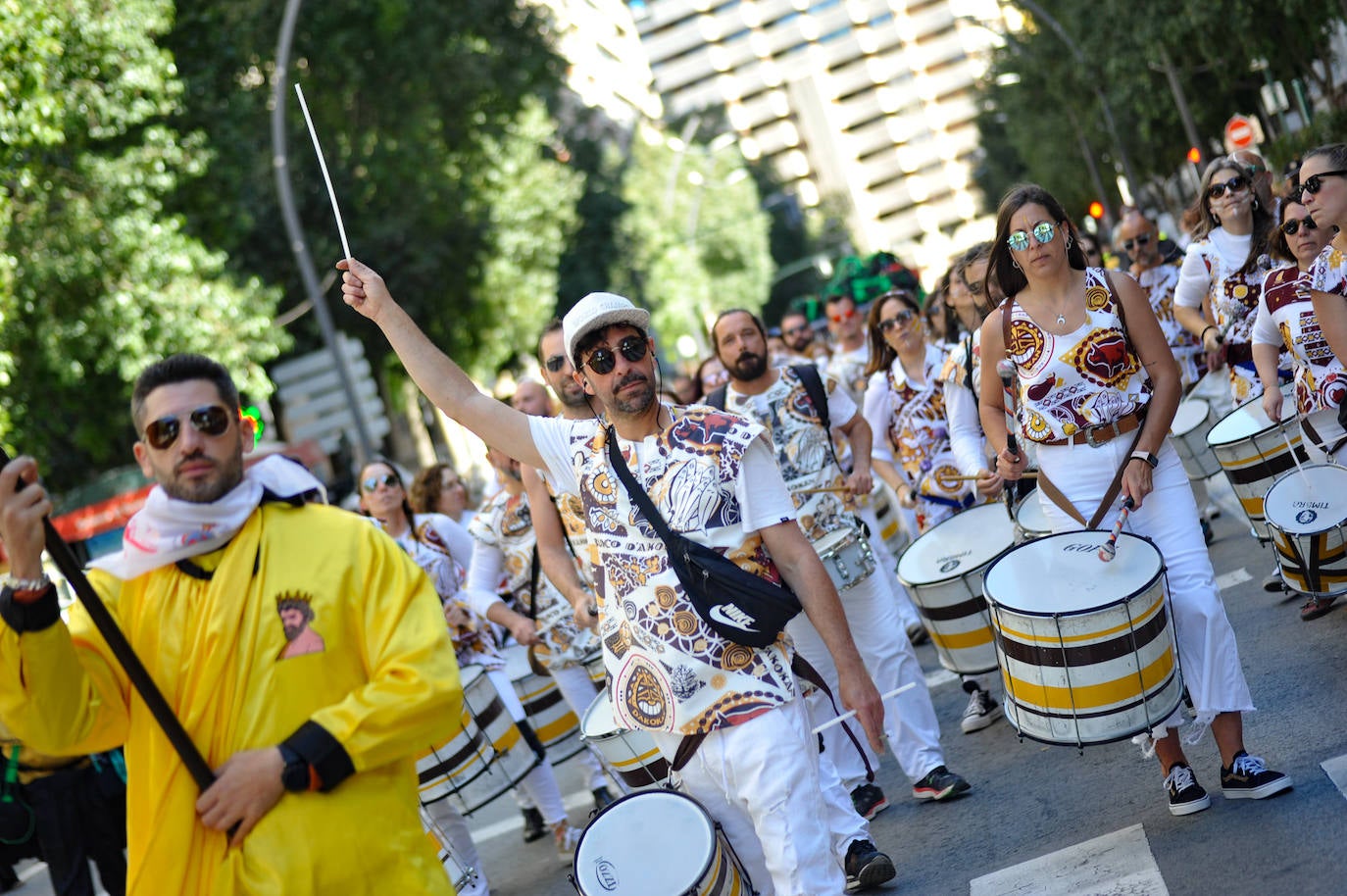 Fotos: El pasacalles de los grupos sardineros, en imágenes