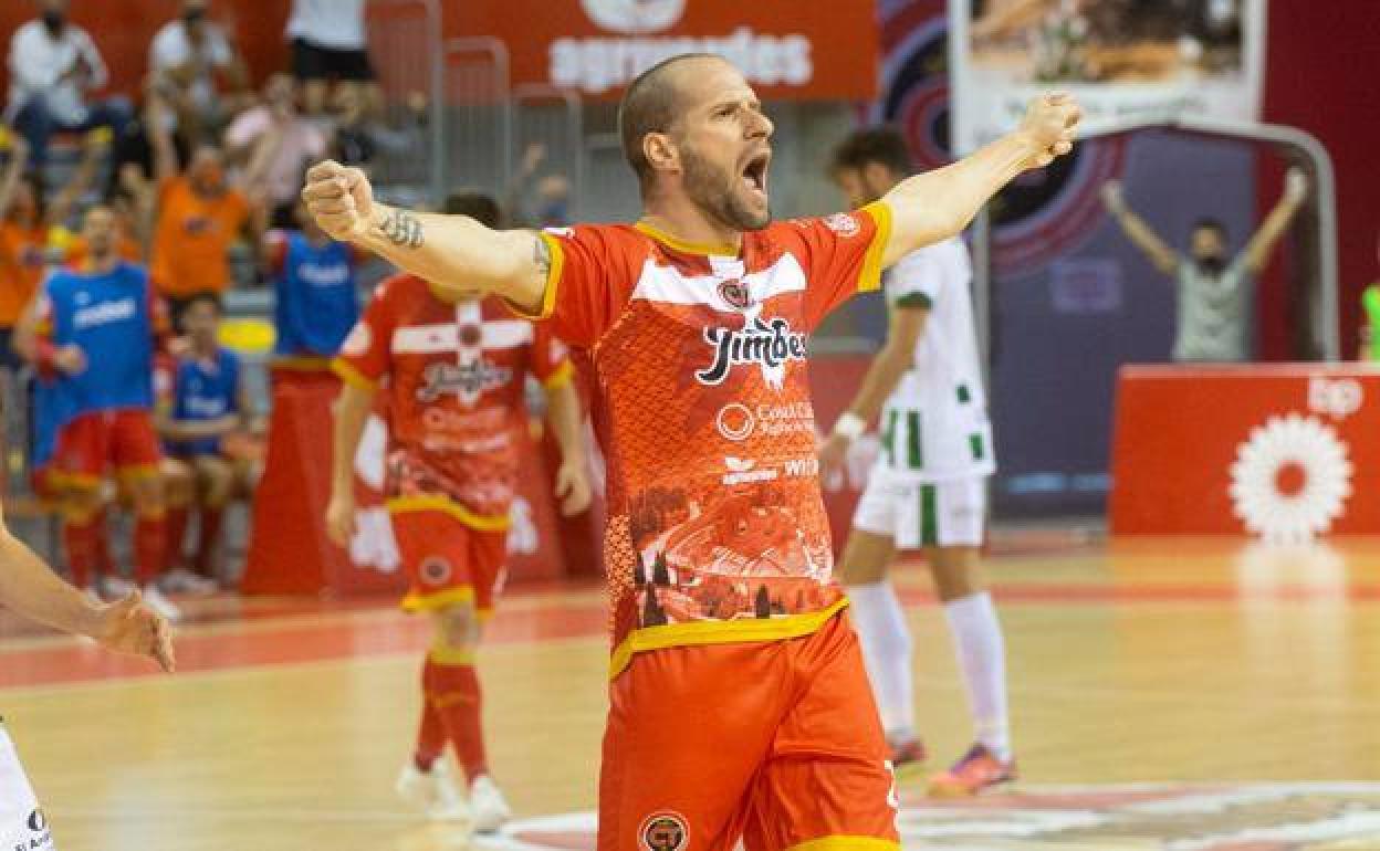 Solano celebra un gol en un partido de esta temporada.