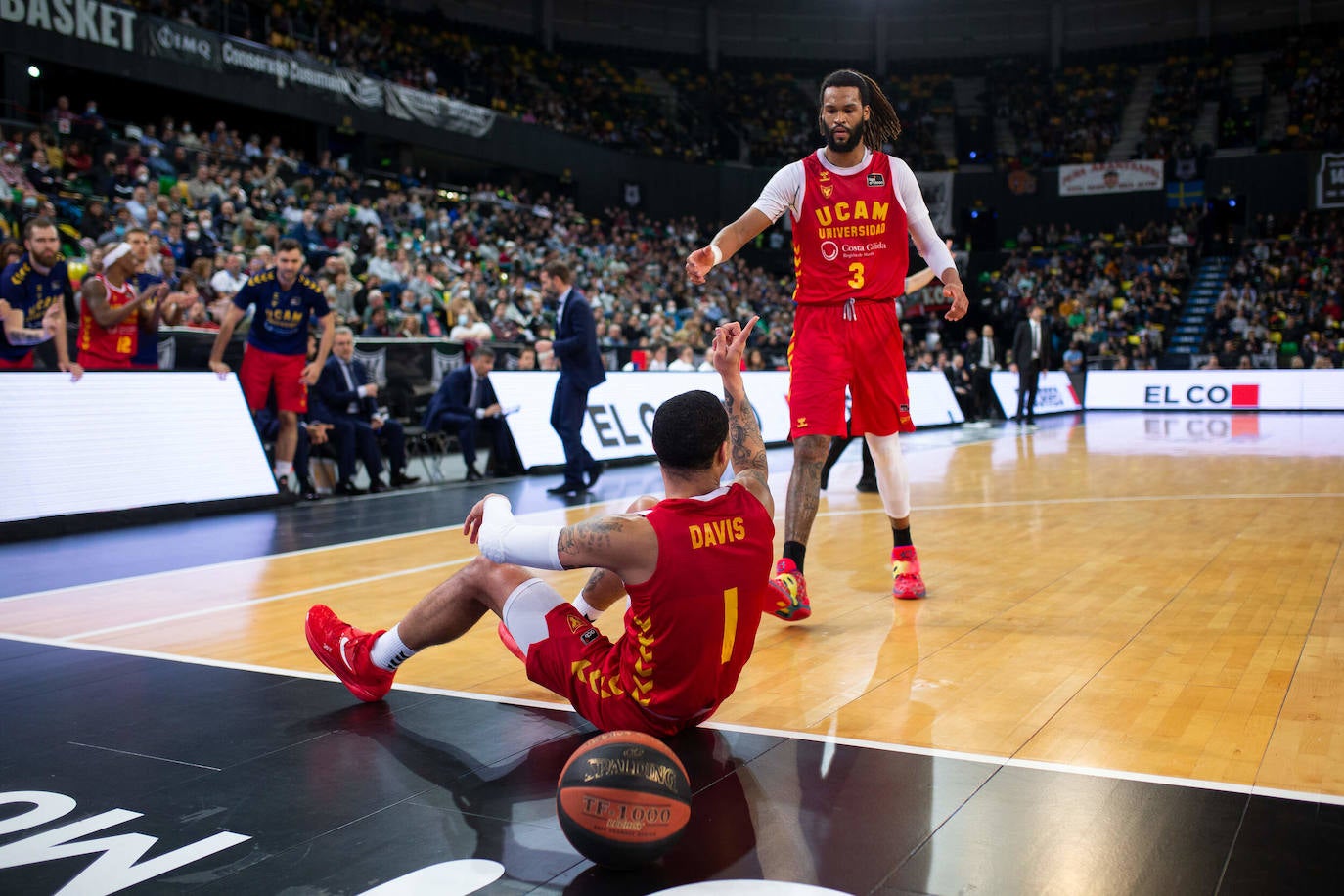 Fotos: La derrota universitaria contra Bilbao Basket, en imágenes