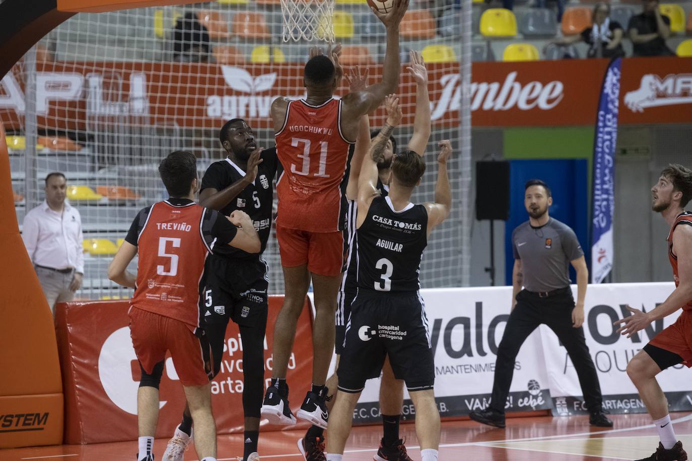 Fotos: La victoria del CB Cartagena frente al Basket Navarra, en imágenes