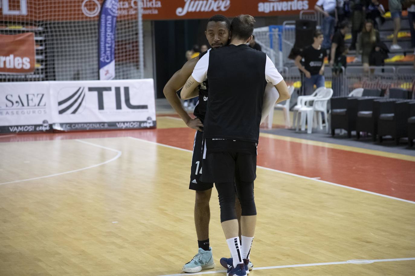Fotos: La victoria del CB Cartagena frente al Basket Navarra, en imágenes