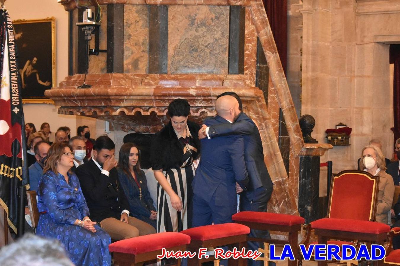 Los nuevos Reyes Cristianos, Roberto Mateo y Patricia Fernández, han sido coronados esta mañana en una celebración que ha tenido lugar en la basílica de la Vera Cruz durante la tradicional Misa de Bendición de Banderas del Bando Cristiano. Quienes encarnarán en las próximas fiestas las egregias figuras de Fernando III El Santo y Doña Beatriz de Suavia recibieron sus coronas en un acto en el que también participaron sus antecesores: Rubén Alonso Bermúdez y Carolain Morales; bajo la atenta mirada de los Infantes de Castilla, los hermanos Sergio y Marta Marín, que también estrenan cargo este año.