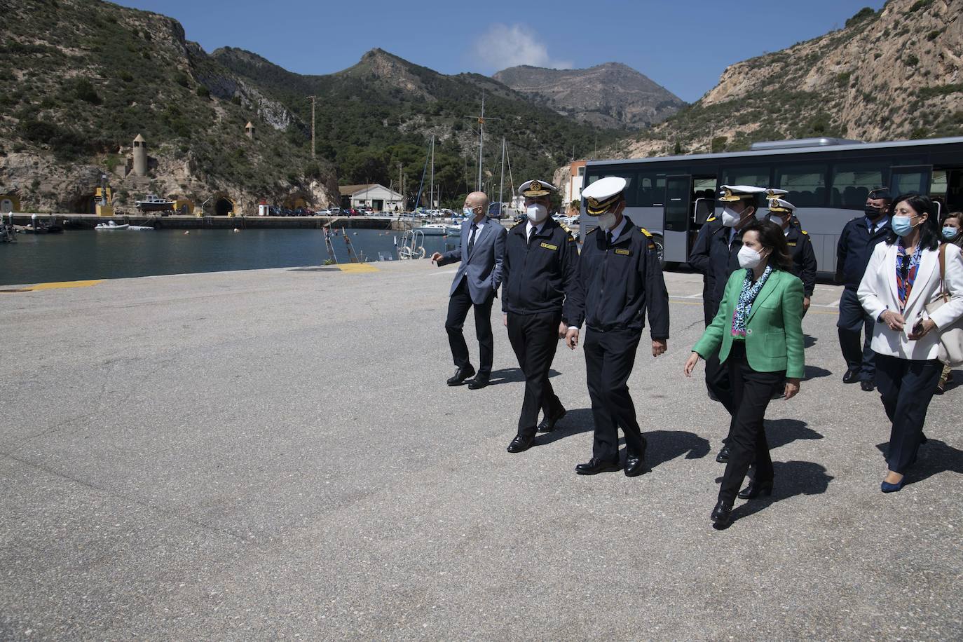 Fotos: La visita de la ministra de Defensa, Margarita Robles, al centro de buceo de la Armada, en imágenes