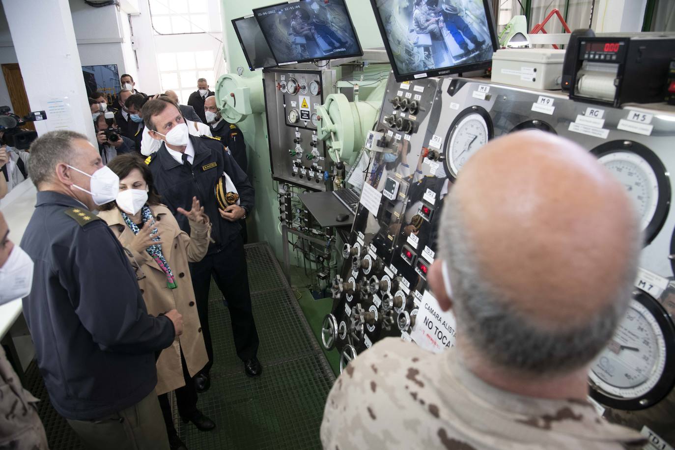 Fotos: La visita de la ministra de Defensa, Margarita Robles, al centro de buceo de la Armada, en imágenes