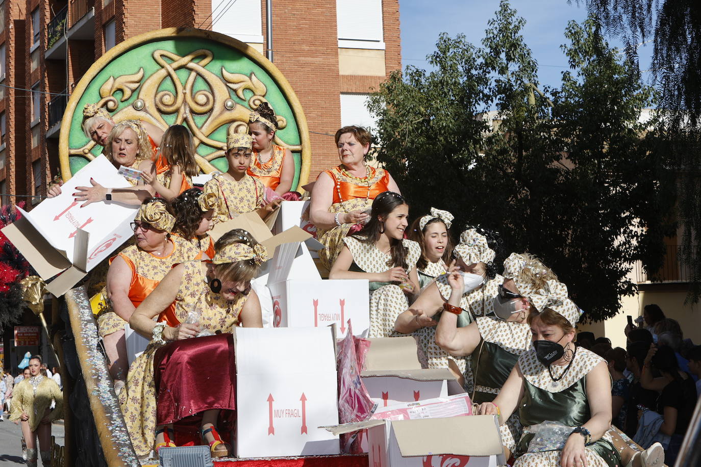 Fotos: Desfile de carrozas por San Roque en Blanca