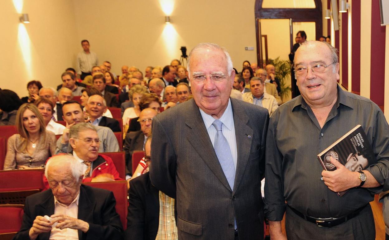 Presentación del libro «Contigo en la distancia» de Adolfo Fernández, en 2010. 