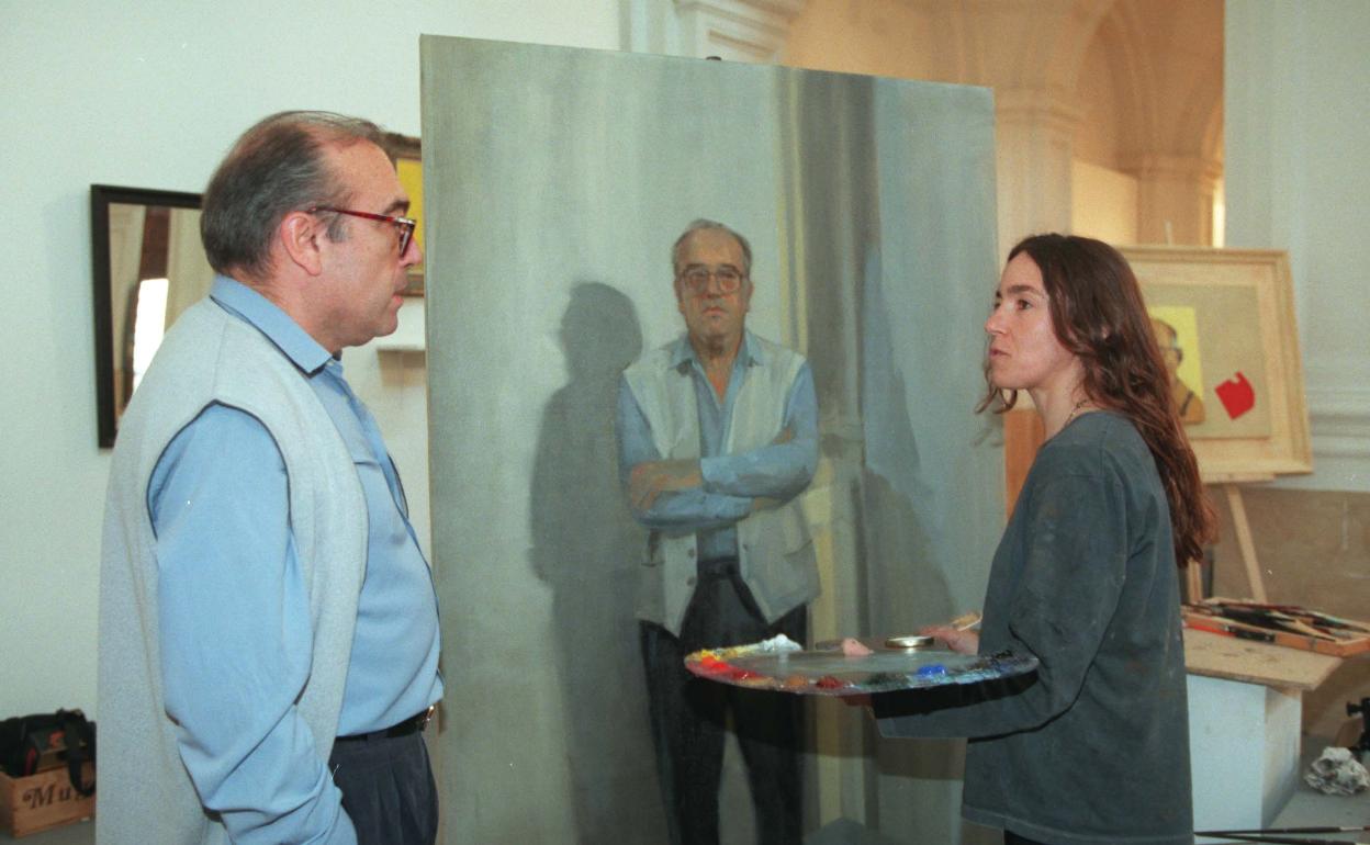 García Martínez, junto a la pintora Rosa María Artero. 