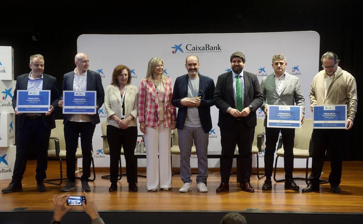 El presidente de la Comunidad, Fernando Lopez Miras, clausura el acto de entrega de los 'Premios Emprende XXI', organizados por CaixaBank.