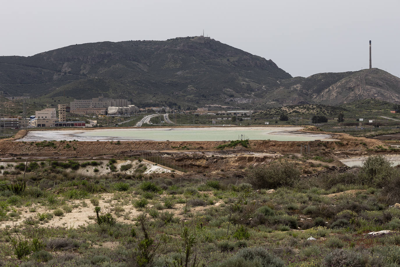 Fotos: Las lluvias dejan casi al límite dos balsas de residuos de Zinsa en Cartagena