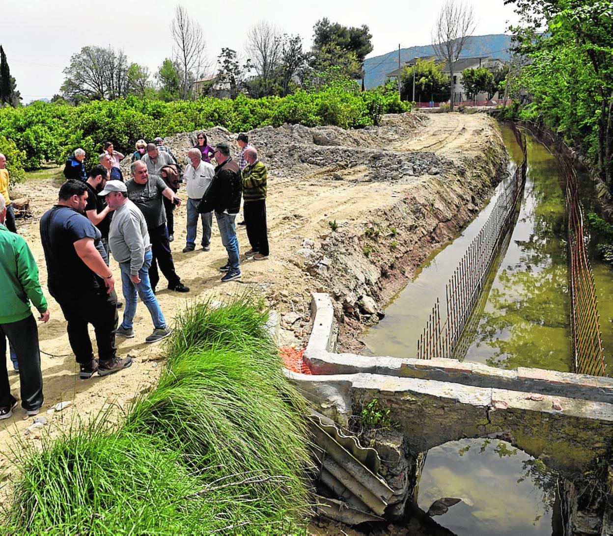 Huertanos, ayer, junto a la acequia de Benetucer. 