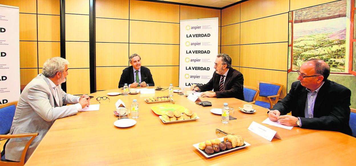 En el encuentro celebrado ayer en las instalaciones de LA VERDAD participaron Santiago Martínez, Miguel Ángel Martínez-Aroca, Horacio Sánchez y Javier López . 