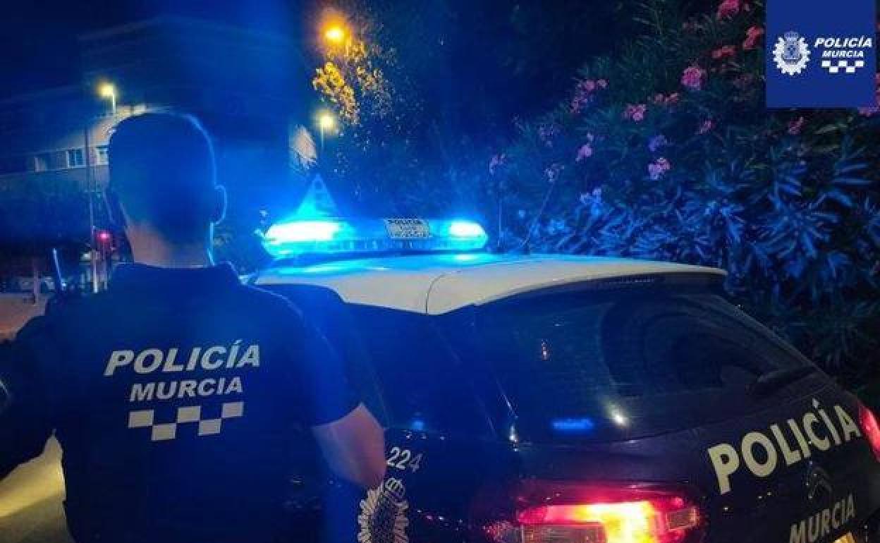 Un agente de la Policía Local de Murcia, en una imagen de archivo. 