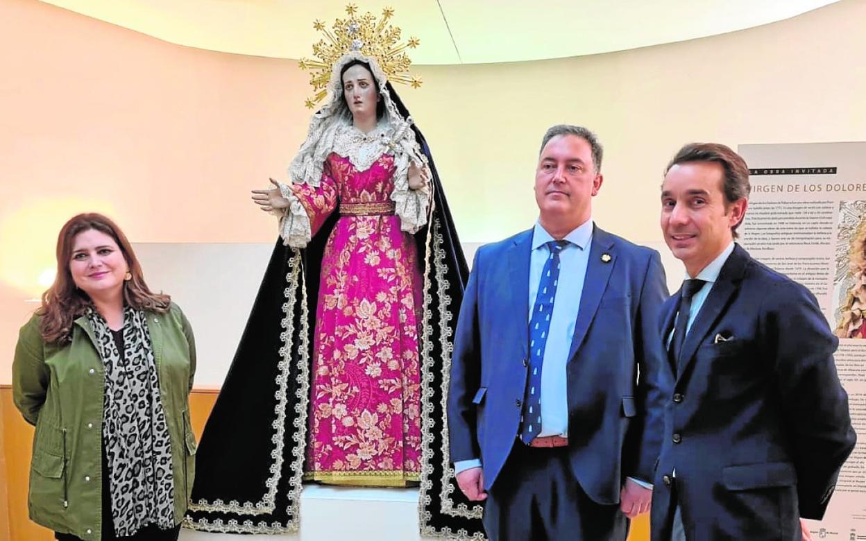 María T. Marín, José Manuel Sáez Gómez, presidente de la Comisión Ejecutiva del Museo Salzillo, y Emilio Llamas, ayer. 