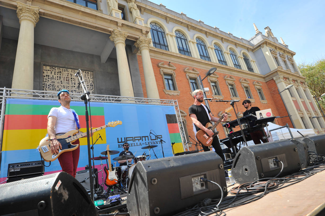 Fotos: Así fueron los bailes mañaneros del Warm Up en la plaza de la Universidad y de los Apóstoles