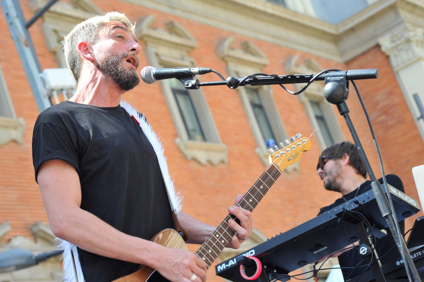 Fotos: Así fueron los bailes mañaneros del Warm Up en la plaza de la Universidad y de los Apóstoles