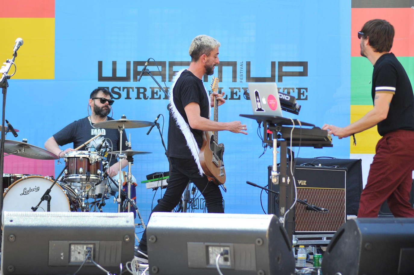 Fotos: Así fueron los bailes mañaneros del Warm Up en la plaza de la Universidad y de los Apóstoles