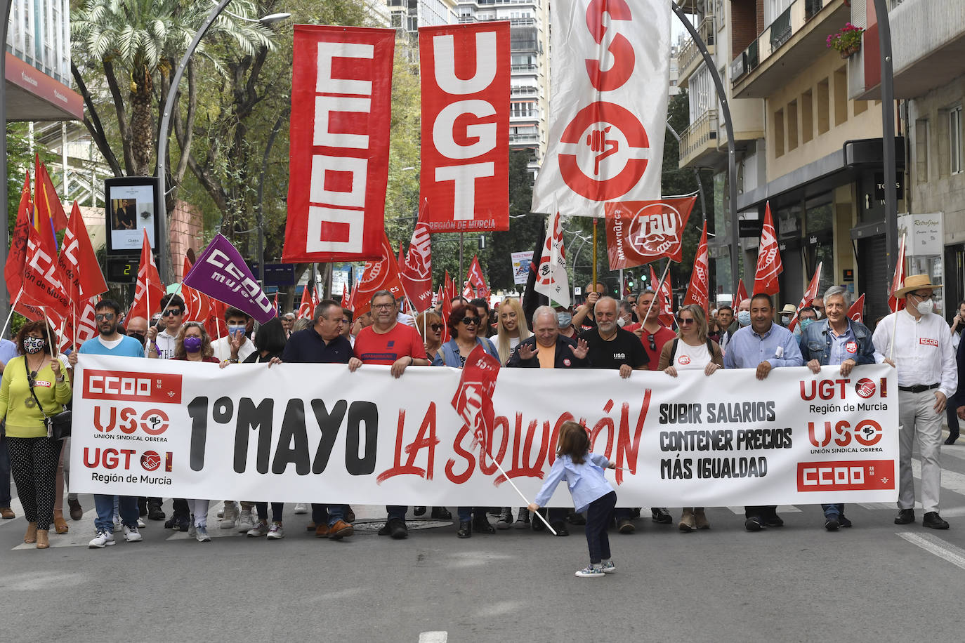 Fotos: Miles de personas se echan a la calle en Murcia para exigir subidas salariales