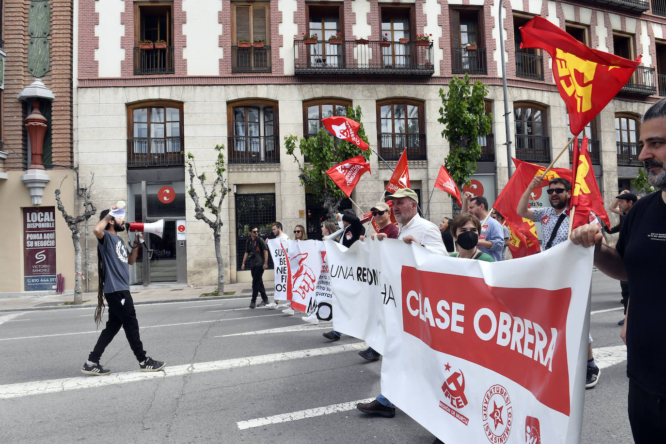 Fotos: Miles de personas se echan a la calle en Murcia para exigir subidas salariales