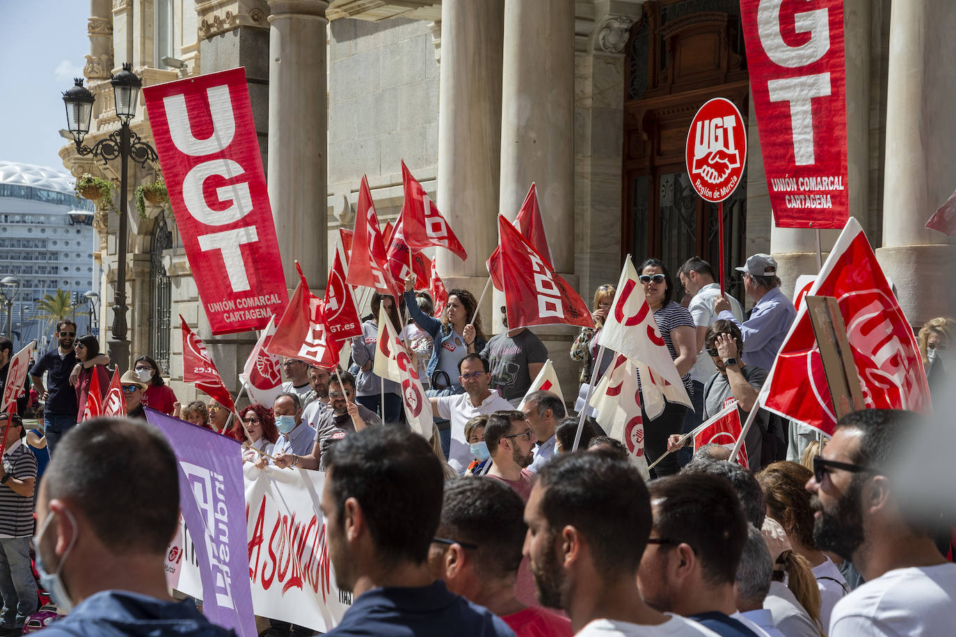 Fotos: Trabajadores y sindicatos exigen en Cartagena medidas urgentes ante la inflación y actualizar los convenios