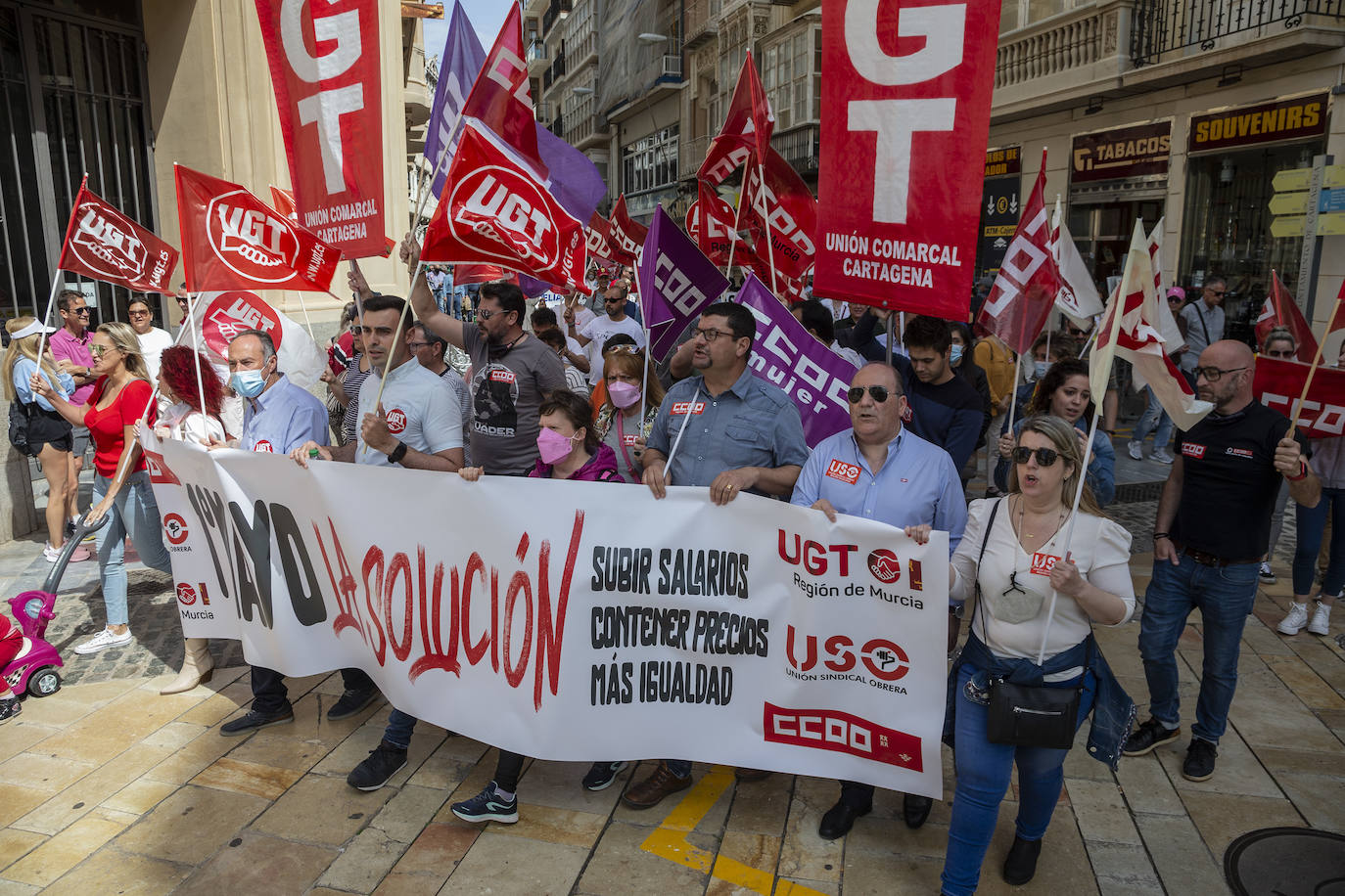Fotos: Trabajadores y sindicatos exigen en Cartagena medidas urgentes ante la inflación y actualizar los convenios