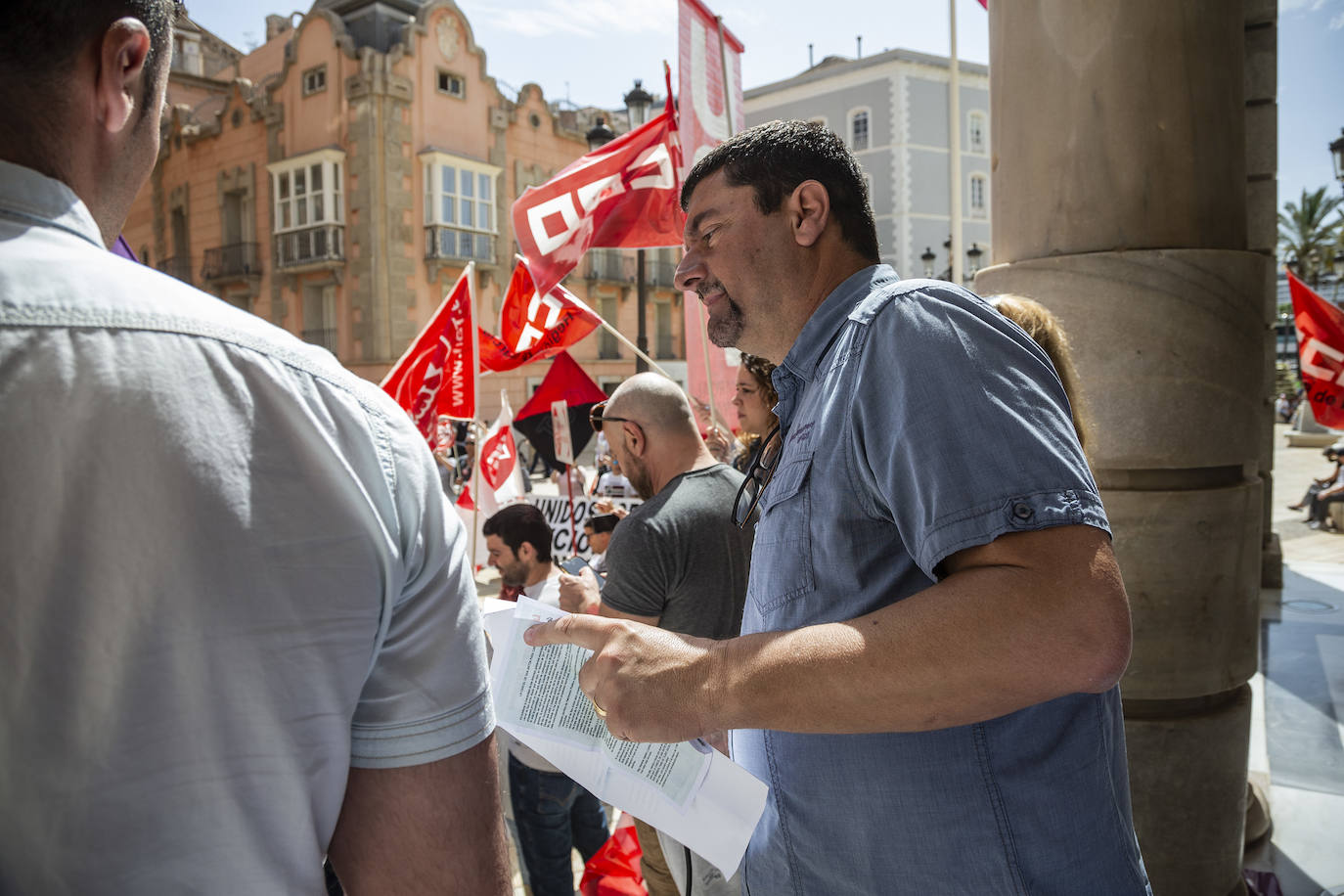 Fotos: Trabajadores y sindicatos exigen en Cartagena medidas urgentes ante la inflación y actualizar los convenios