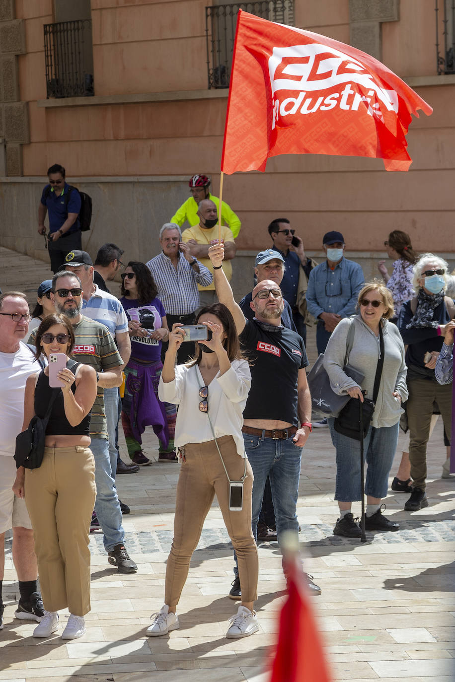 Fotos: Trabajadores y sindicatos exigen en Cartagena medidas urgentes ante la inflación y actualizar los convenios