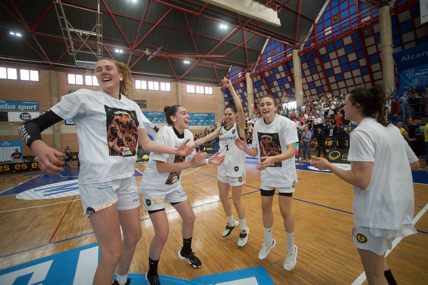 Fotos: El Hozono Global Jairis hace historia y asciende, por primera vez, a la Liga Femenina Endesa