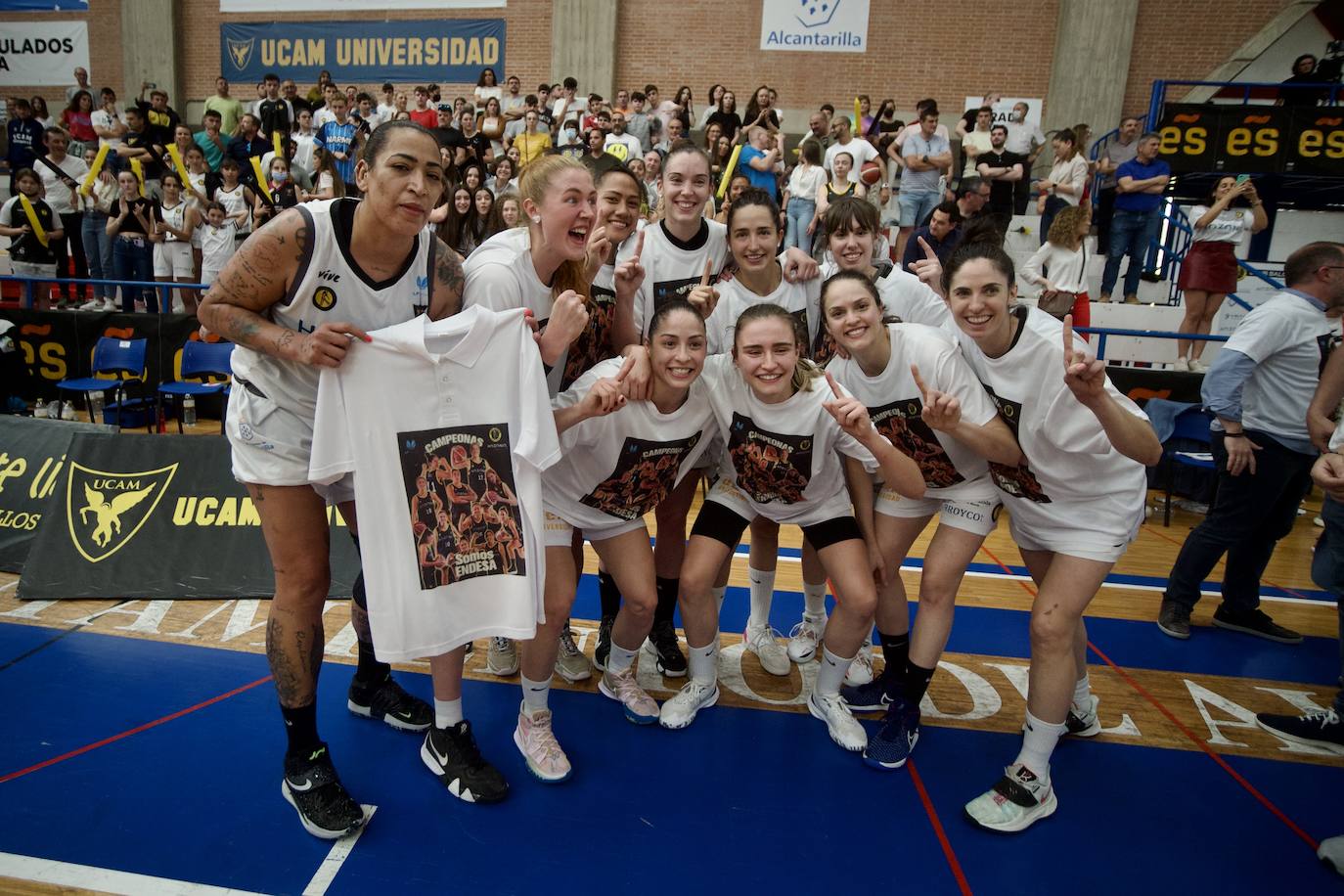 Fotos: El Hozono Global Jairis hace historia y asciende, por primera vez, a la Liga Femenina Endesa