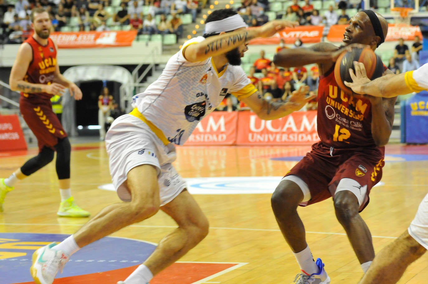 Fotos: El UCAM vuelve a los puestos de &#039;playoff&#039;