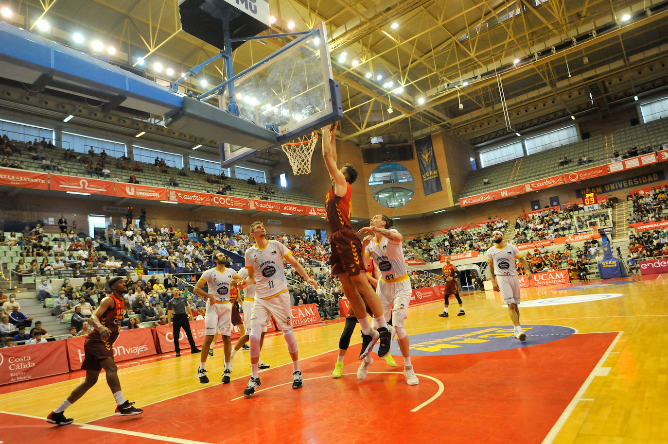 Fotos: El UCAM vuelve a los puestos de &#039;playoff&#039;