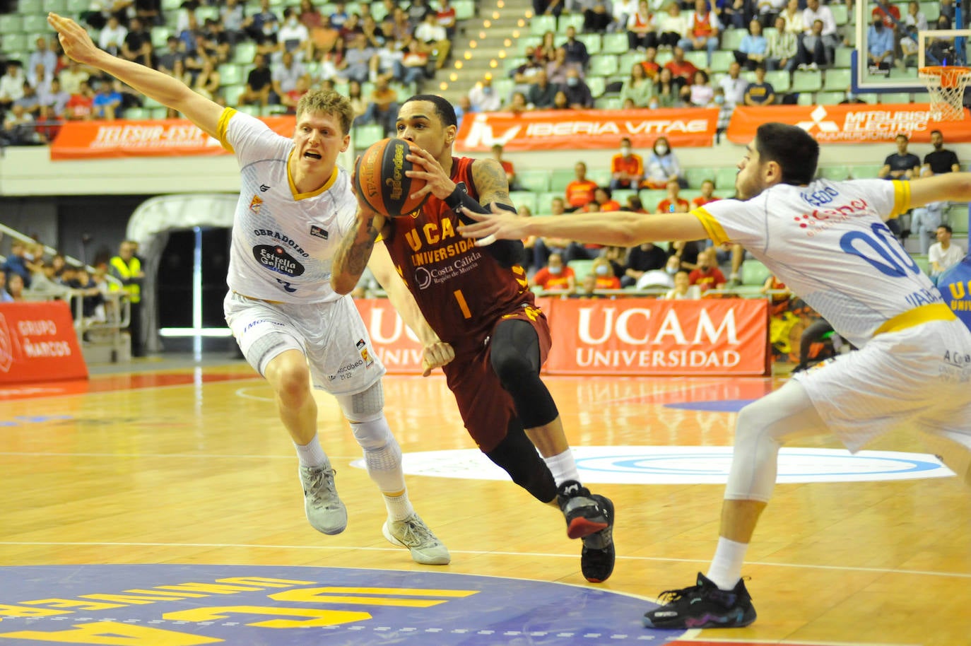 Fotos: El UCAM vuelve a los puestos de &#039;playoff&#039;