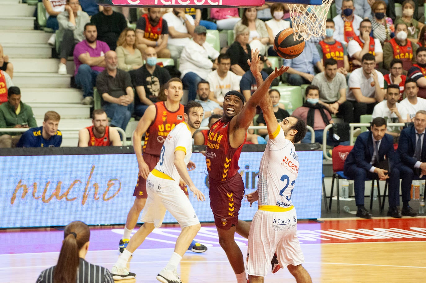 Fotos: El UCAM vuelve a los puestos de &#039;playoff&#039;