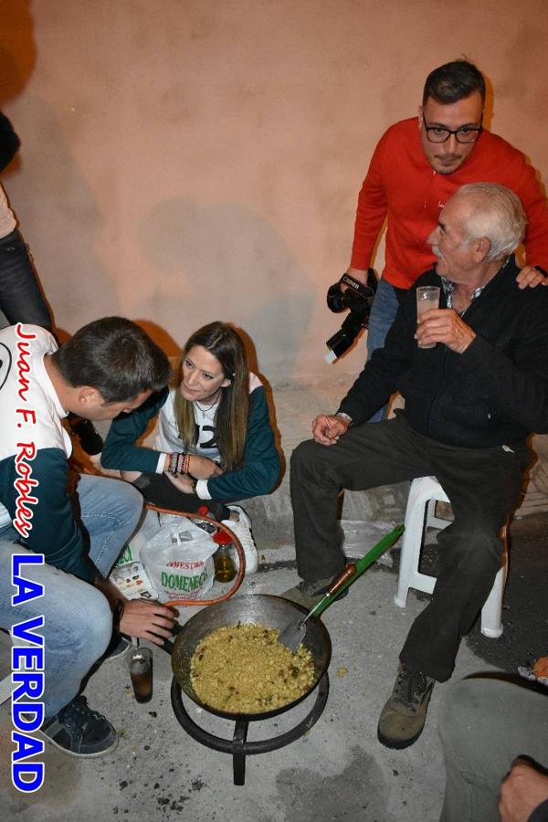 La peña «Los Mataos» logró por tercera vez alzarse con el primer premio del Concurso de la Noche de las Migas en la categoría de peñas; entre los grupos de vecinos del Hoyo, el primer puesto fue la peña «La Cruz». 