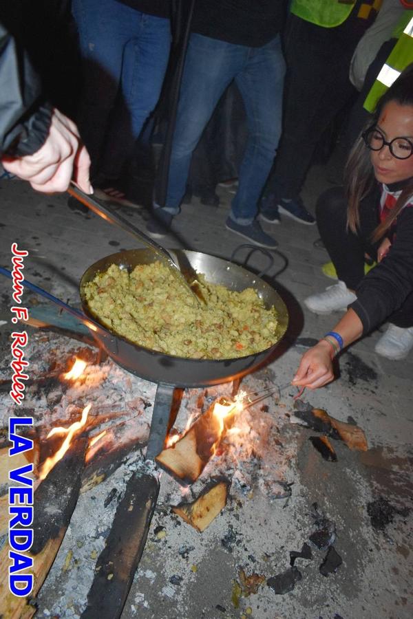 La peña «Los Mataos» logró por tercera vez alzarse con el primer premio del Concurso de la Noche de las Migas en la categoría de peñas; entre los grupos de vecinos del Hoyo, el primer puesto fue la peña «La Cruz». 